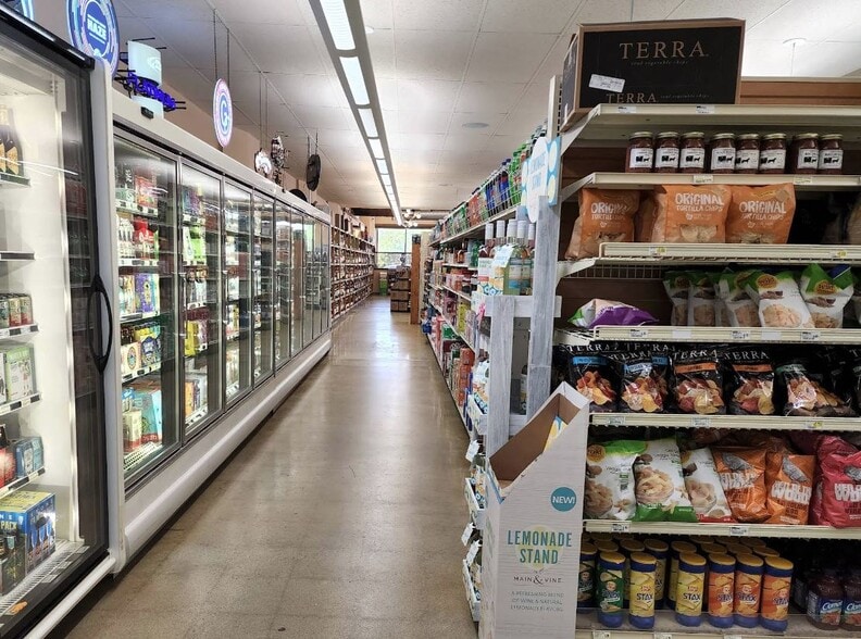 More Photos Of 1026 Main St, Grinnell Supermarket For Sale
