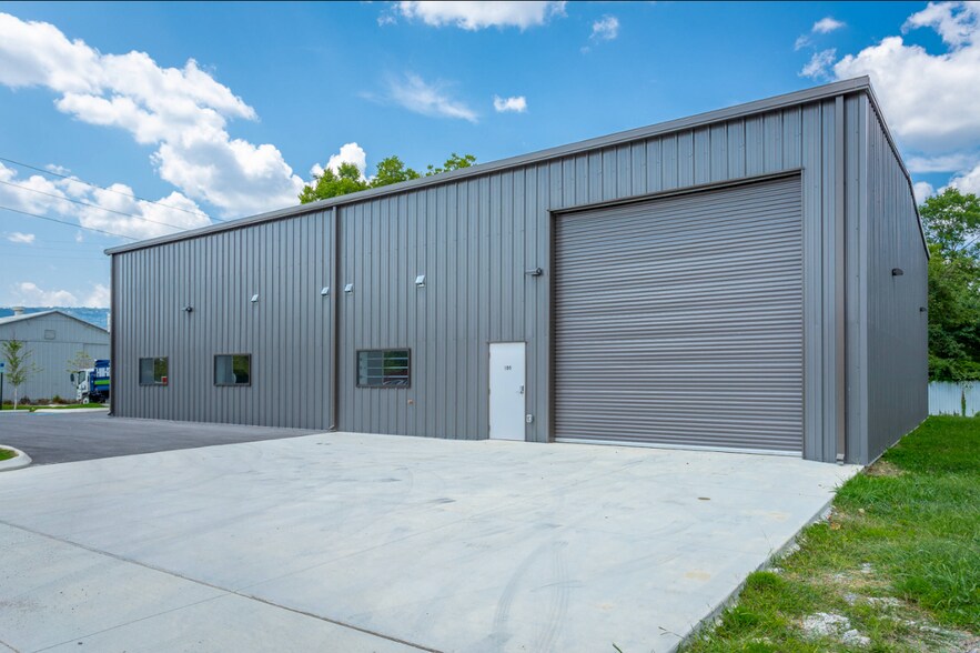 More Photos Of 1409 E 51st St, Chattanooga Warehouse For Lease