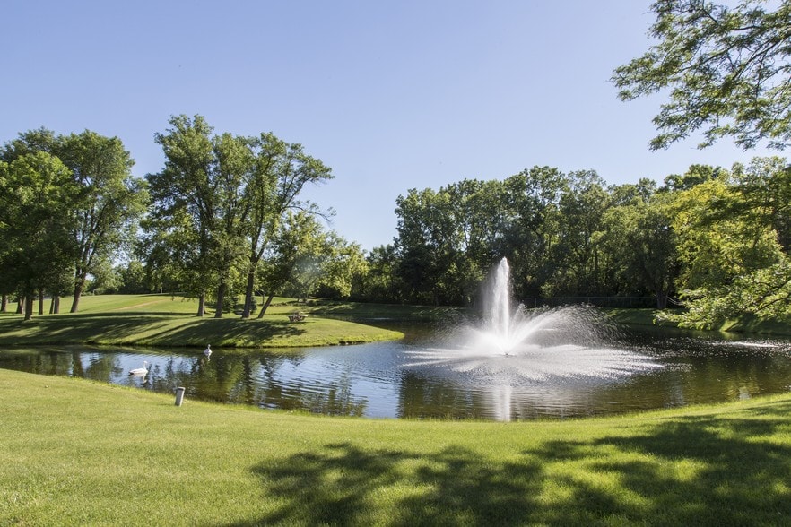 More Photos Of 2401 S Memorial Dr, Appleton Office For Lease