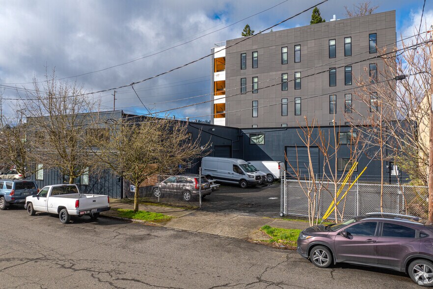 More Photos Of 2435 SE 10th Ave, Portland Industrial For Sale