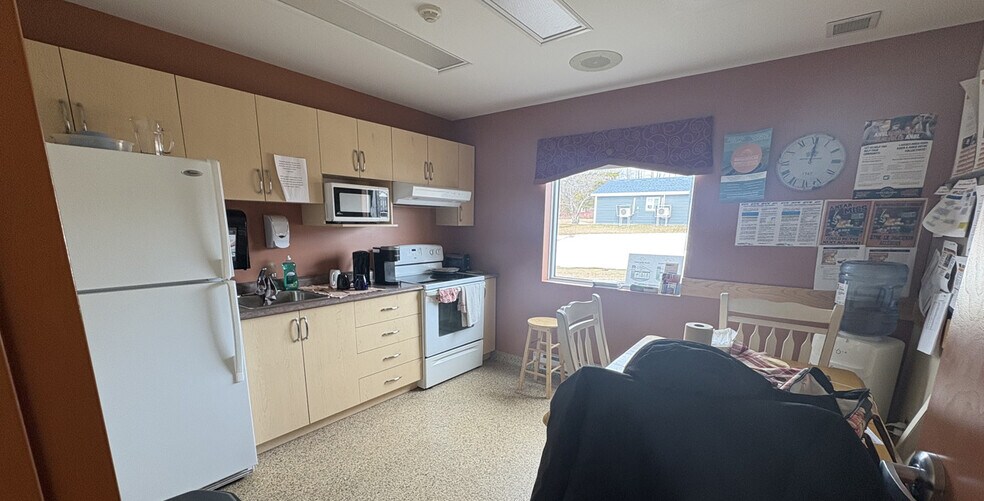 More Photos Of 375 Miller Blvd, Dalhousie Freestanding For Lease