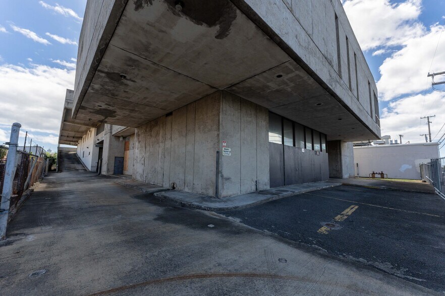 More Photos Of 917 Kokea St, Honolulu Office For Lease