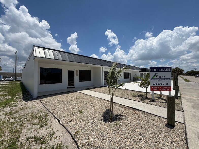 More Photos Of 837-843 Miramar St, Cape Coral Mixed Retail For Lease