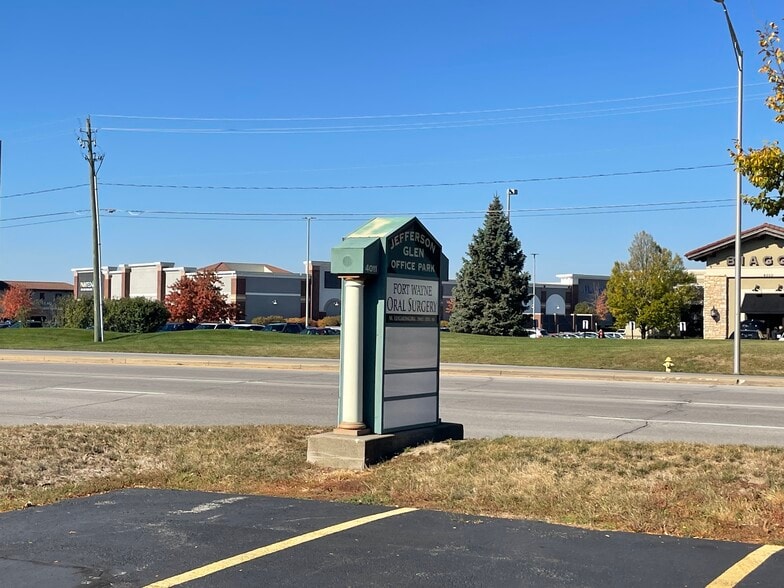 Primary Photo Of 4011 W Jefferson Blvd, Fort Wayne Office For Lease