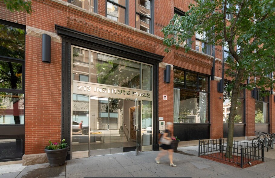 More Photos Of 213 W institute Pl, Chicago Loft Creative Space For Lease