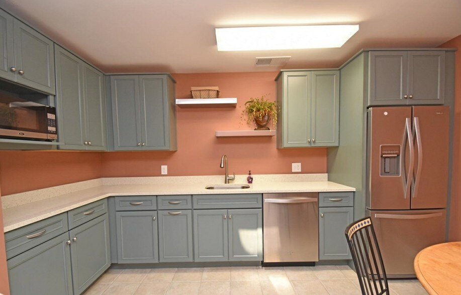 More Photos Of 322 E Main St, Batavia Office For Sale