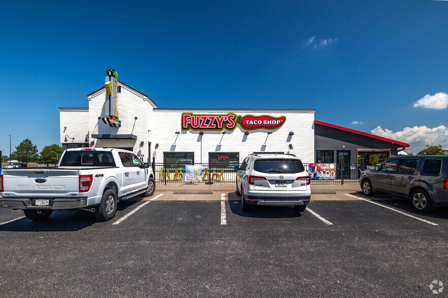 More Photos Of 10728 W 21st St, Wichita Restaurant For Lease