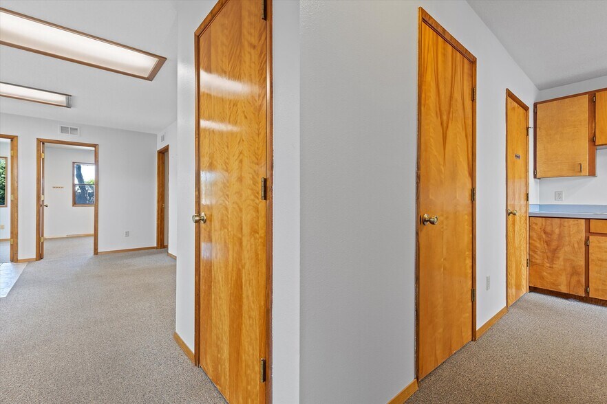 More Photos Of 1140 Ne Highway 101, Lincoln City Office For Sale