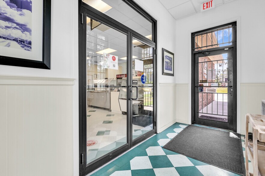 More Photos Of 114 Horizon Park Dr, Savannah Restaurant For Sale