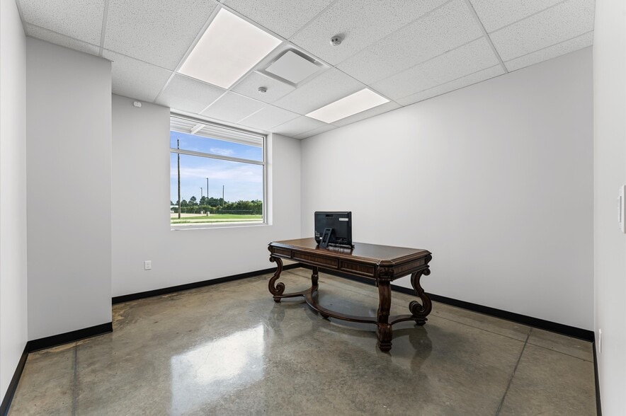 More Photos Of 30011 Binford Park Rd, Waller Warehouse For Lease