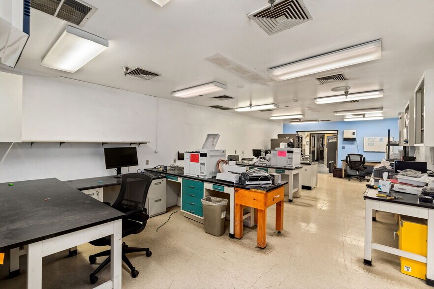 More Photos Of 225 Commerce Dr, Fort Collins Warehouse For Sale