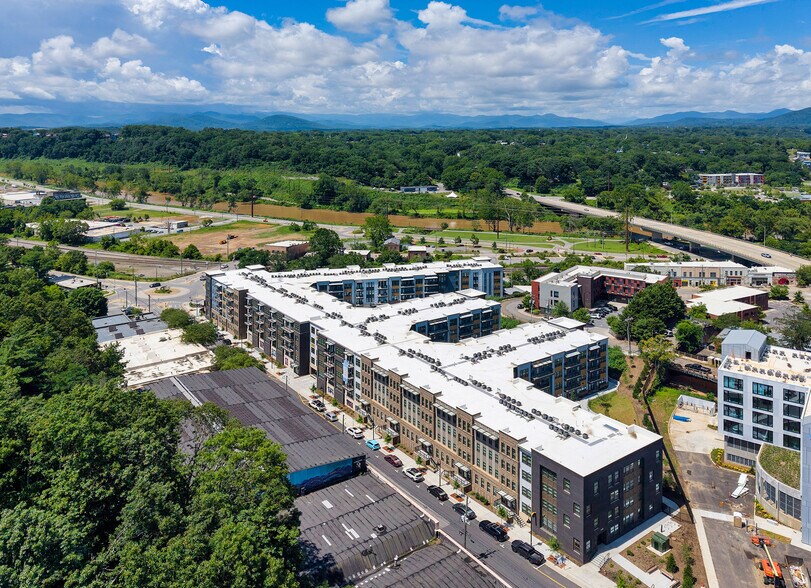 More Photos Of 146 Roberts St, Asheville Apartments For Lease