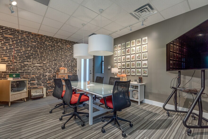 More Photos Of 3353 Roger Pl, Saint Louis Office For Sale