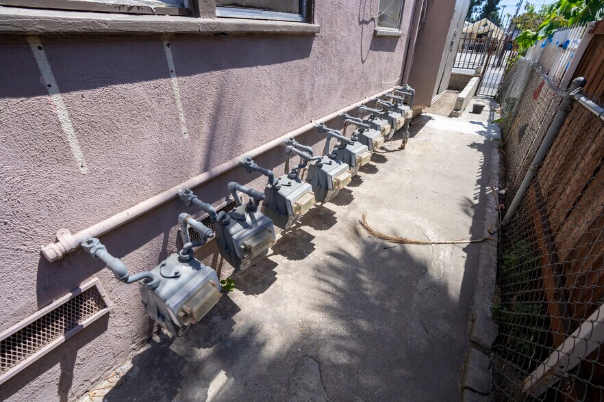 More Photos Of 1433 E 61st St, Los Angeles Apartments For Sale