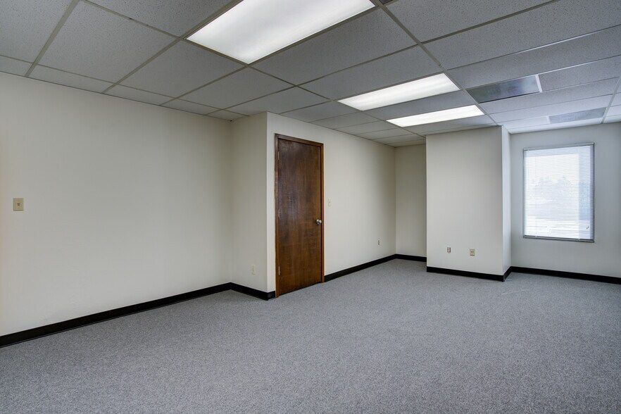 More Photos Of 225 S Academy Blvd, Colorado Springs Office For Sale