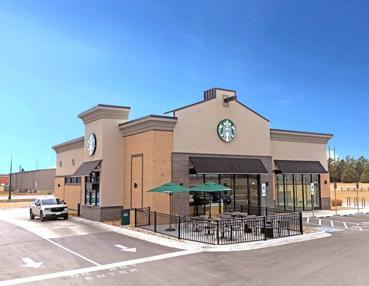 Primary Photo Of 1804 Washington st, Pella Fast Food For Sale