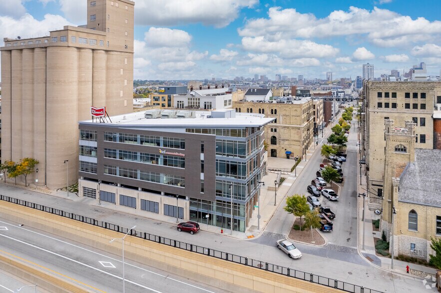 More Photos Of 1036 W Juneau Ave, Milwaukee Office For Lease