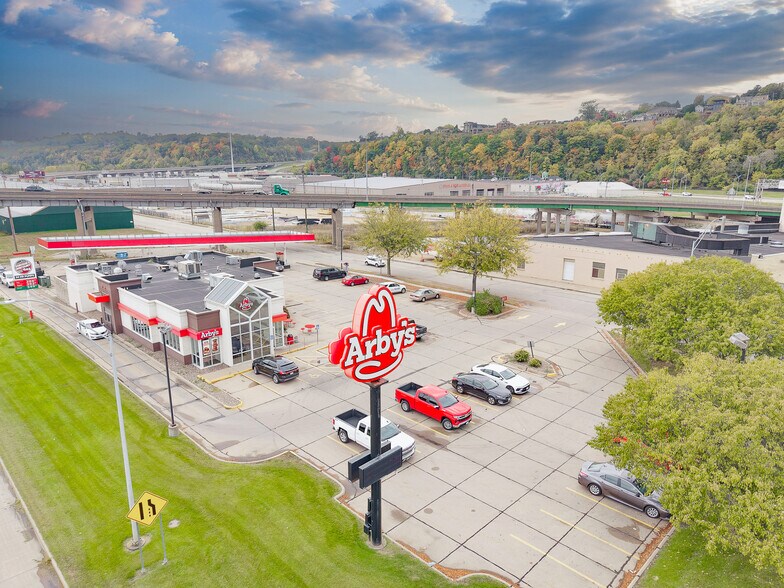 Primary Photo Of 10 Main St, Dubuque Storefront For Sale