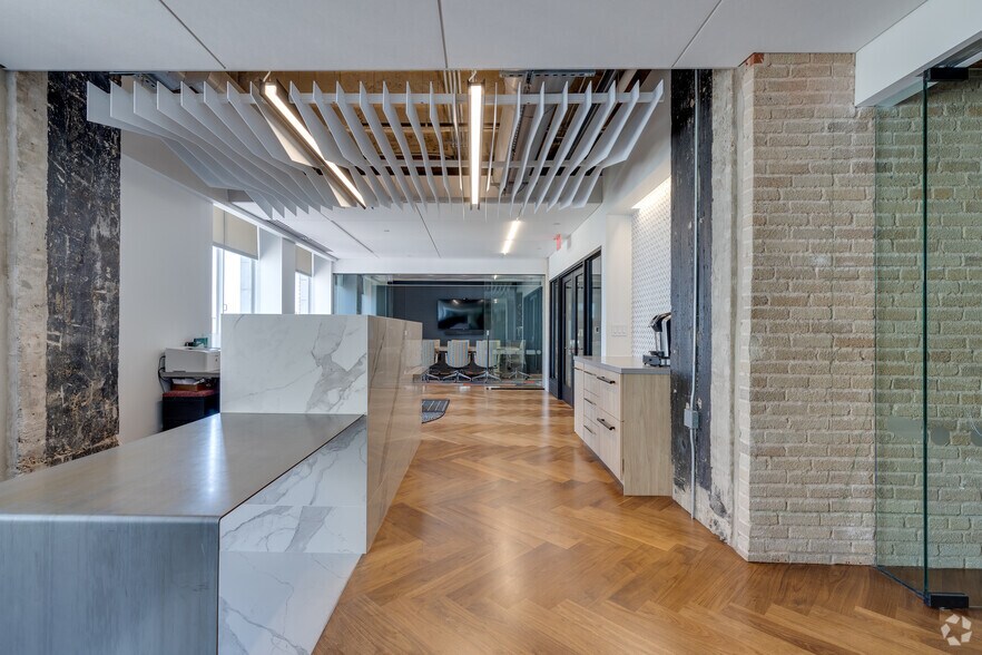More Photos Of 320 S Boston Ave, Tulsa Office For Sale