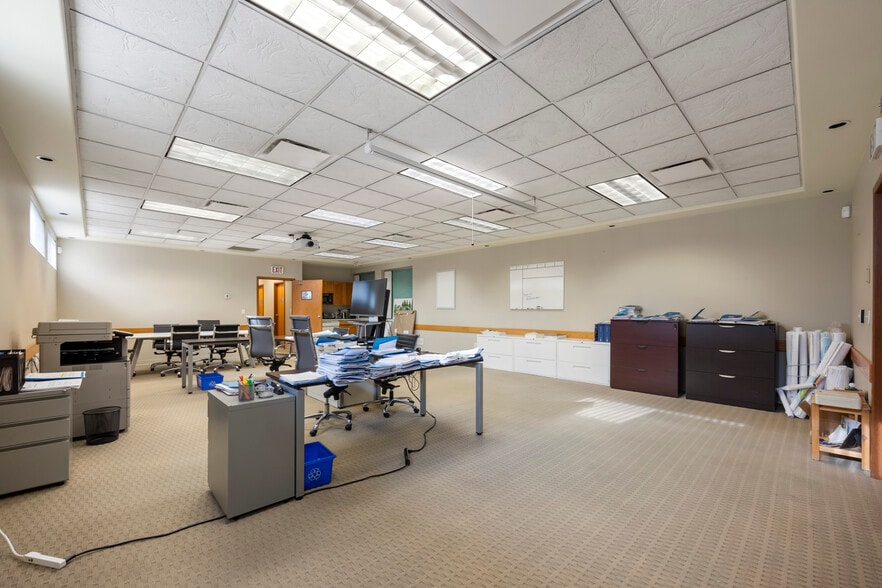 More Photos Of 32423 Lougheed Hwy, Mission Bank For Lease