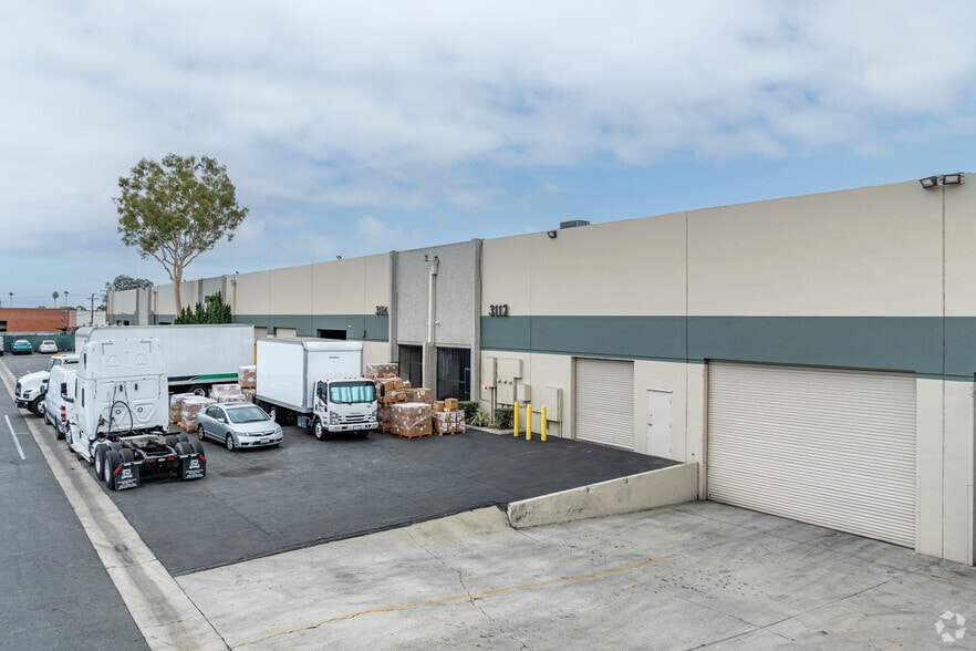 More Photos Of 3110-3122 E Via Mondo Rd, Compton Warehouse For Lease