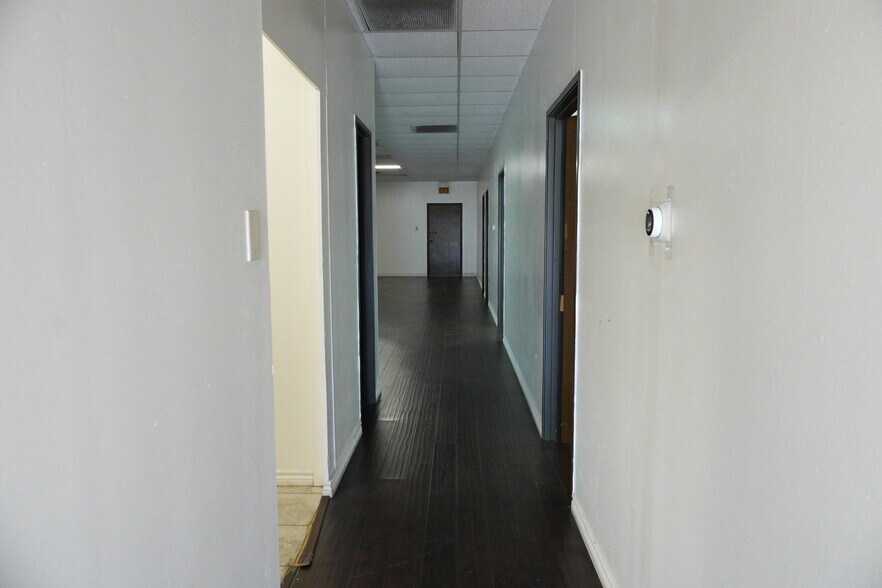 More Photos Of 501 Industrial Dr, Richardson Warehouse For Lease