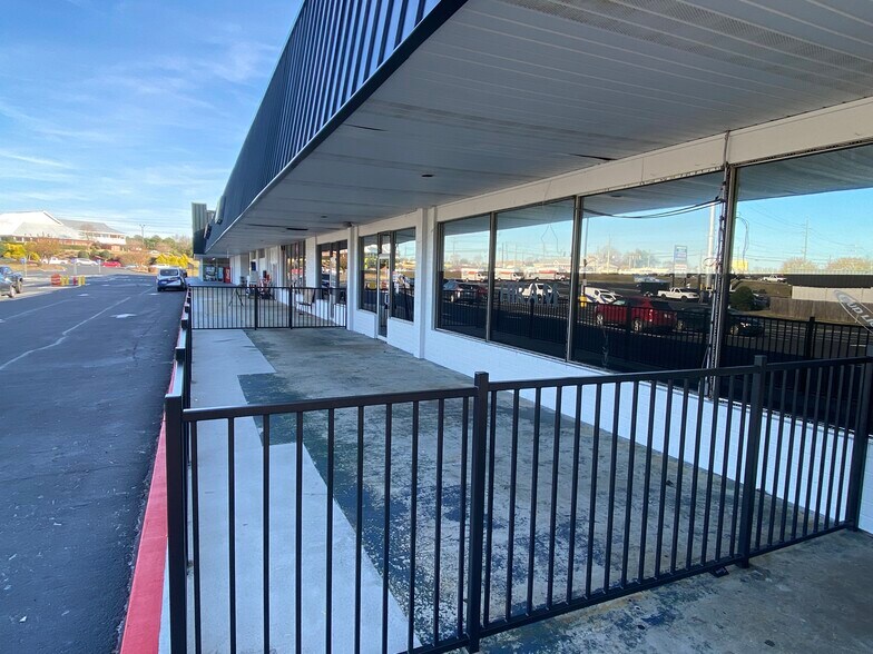 More Photos Of 3716-3736 Atlanta Hwy, Dallas Unknown For Lease