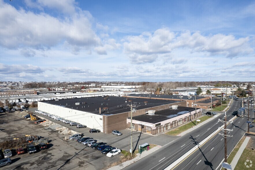 More Photos Of 820 Washington Ave, Carlstadt Warehouse For Lease