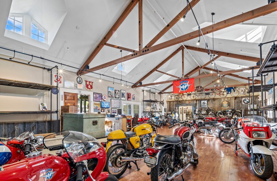 More Photos Of 4 E Carmel Valley Rd, Carmel Valley Freestanding For Lease