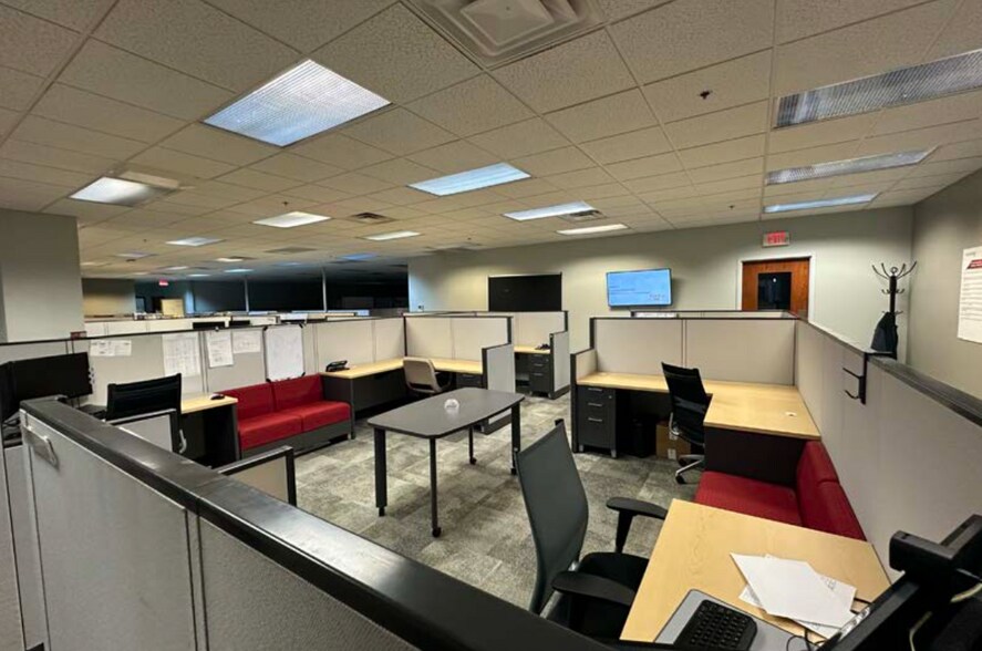 More Photos Of 6037 Commerce Ct, Mason Warehouse For Lease