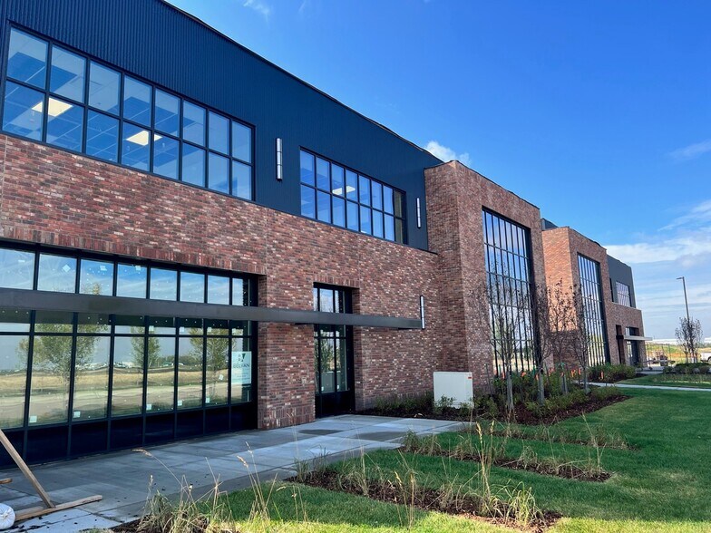 More Photos Of 895 Pembina Rd, Sherwood Park Storefront Retail Office For Sale