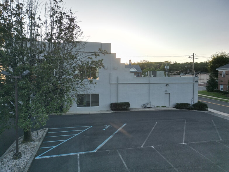 More Photos Of 507 Broad St, Shrewsbury Storefront Retail Office For Lease