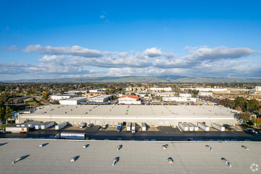 More Photos Of 7091-7095 Central Ave, Newark Unknown For Lease