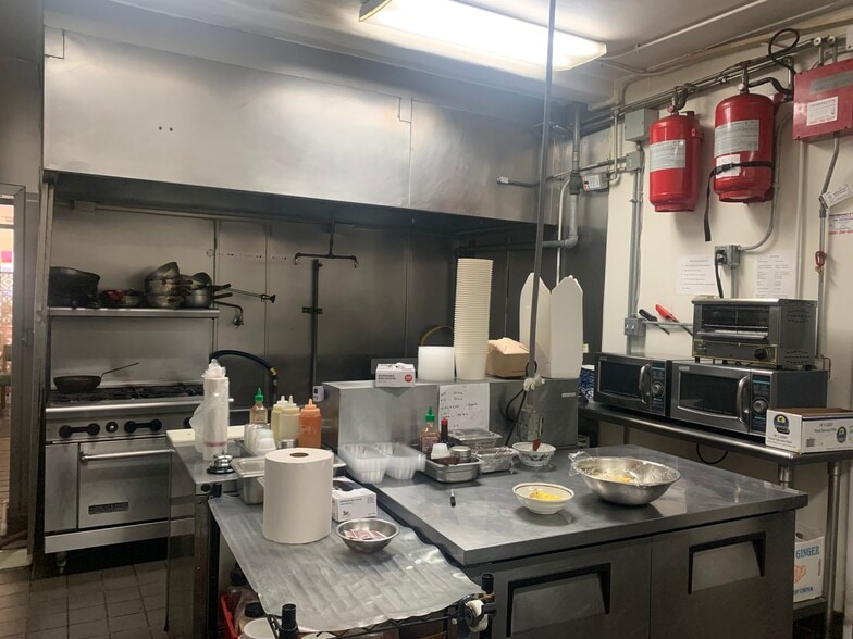 More Photos Of 3221 Pico Blvd, Santa Monica Storefront For Lease