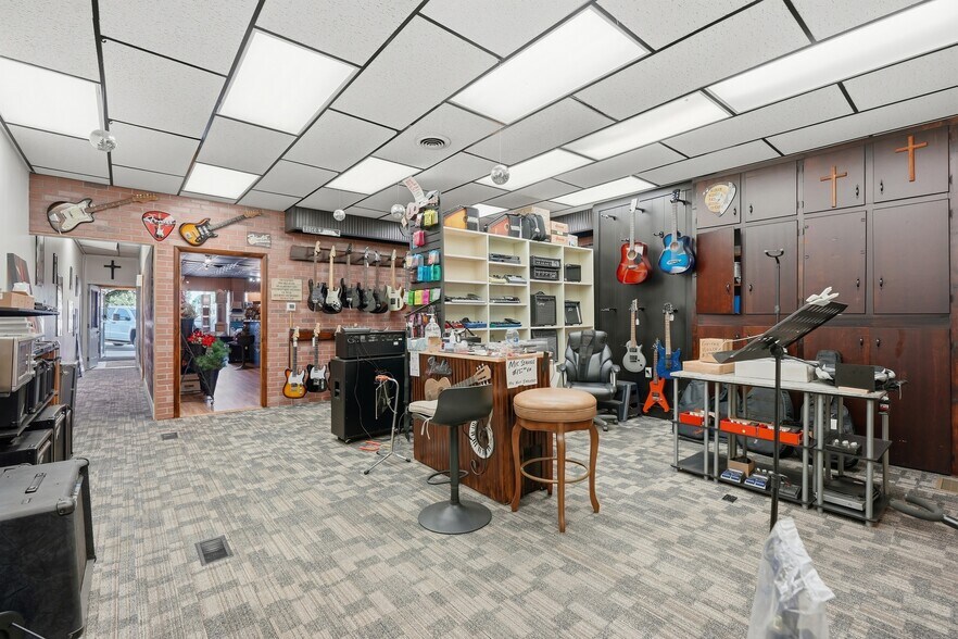 More Photos Of 104 W Main St, Albion General Retail For Sale