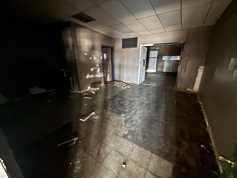 More Photos Of 5210 Pleasant View Rd, Memphis Showroom For Lease