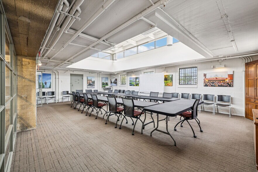 More Photos Of 112 Bridge St, Franklin Office For Sale