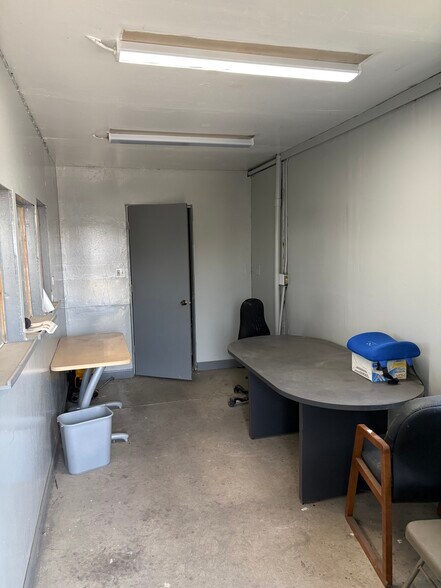 More Photos Of 16350 Crawford Ave, Markham Truck Terminal For Lease