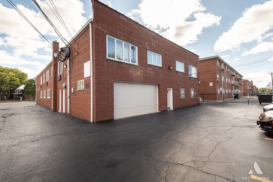 More Photos Of 7922 S Pulaski Rd, Chicago Office For Sale