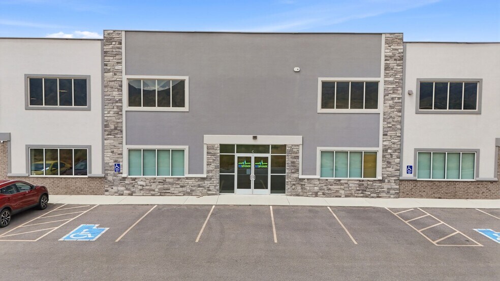 More Photos Of 79 W 3100 N, Hyde Park Flex For Sale