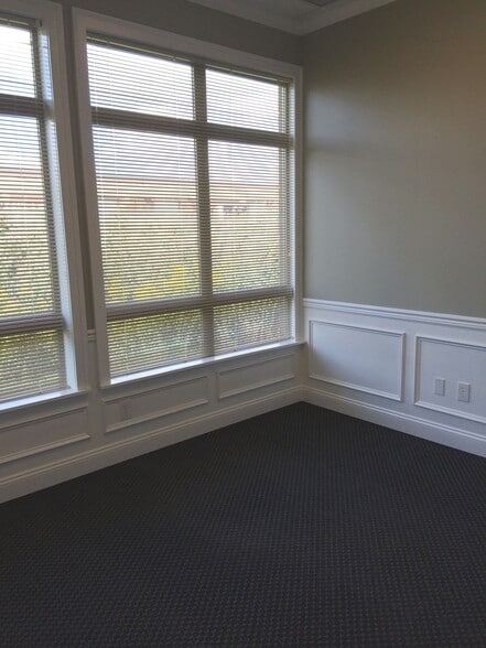 More Photos Of 31320 solon Rd, Solon Office For Sale