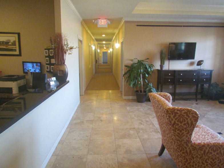 More Photos Of 3030 University Dr E, College Station Medical For Lease