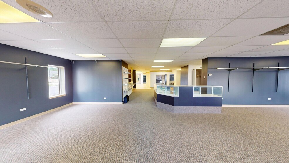 More Photos Of 236 W Northwest Hwy, Barrington Storefront Retail Office For Sale