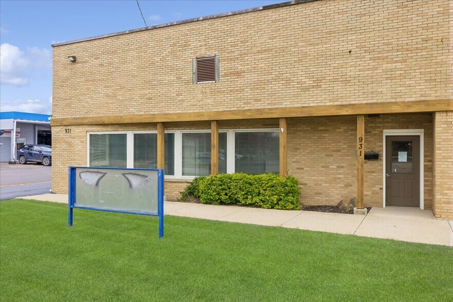 More Photos Of 931 W Wilson St, Batavia Warehouse For Lease