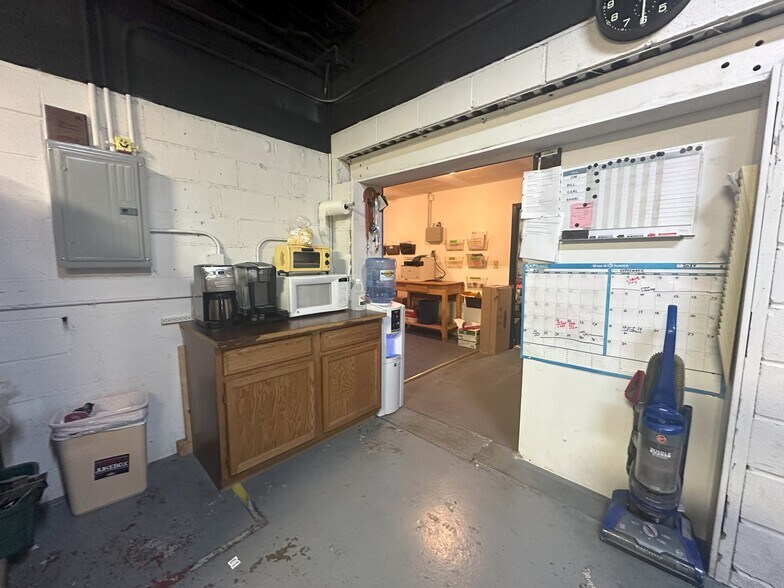 More Photos Of 2322-2324 O St, Lincoln Storefront For Sale