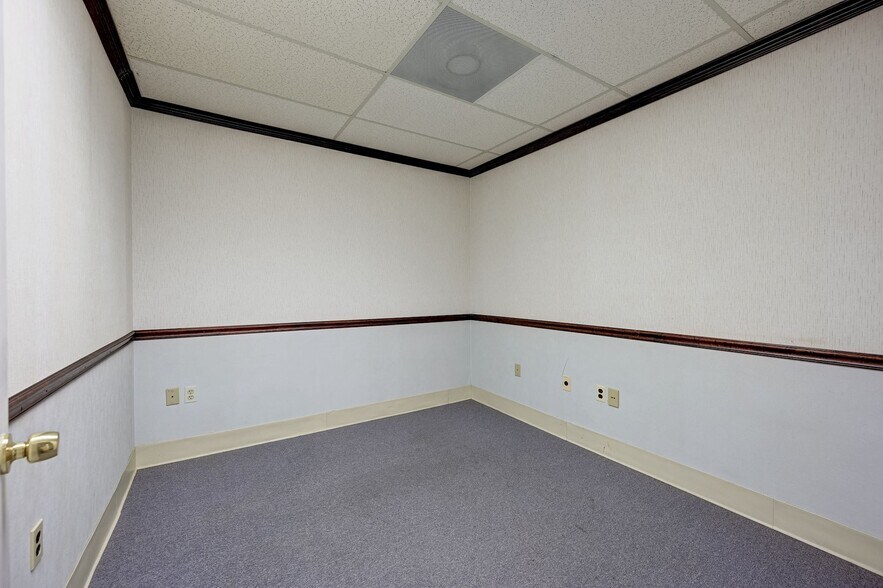 More Photos Of 9650 Santiago Rd, Columbia Medical For Sale