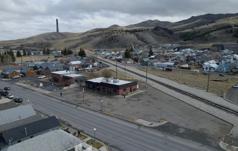 More Photos Of 1111 E Park Ave, Anaconda Restaurant For Sale