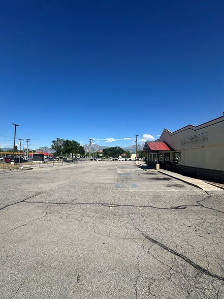 More Photos Of 1307 W 7000 S, West Jordan Service Station For Lease