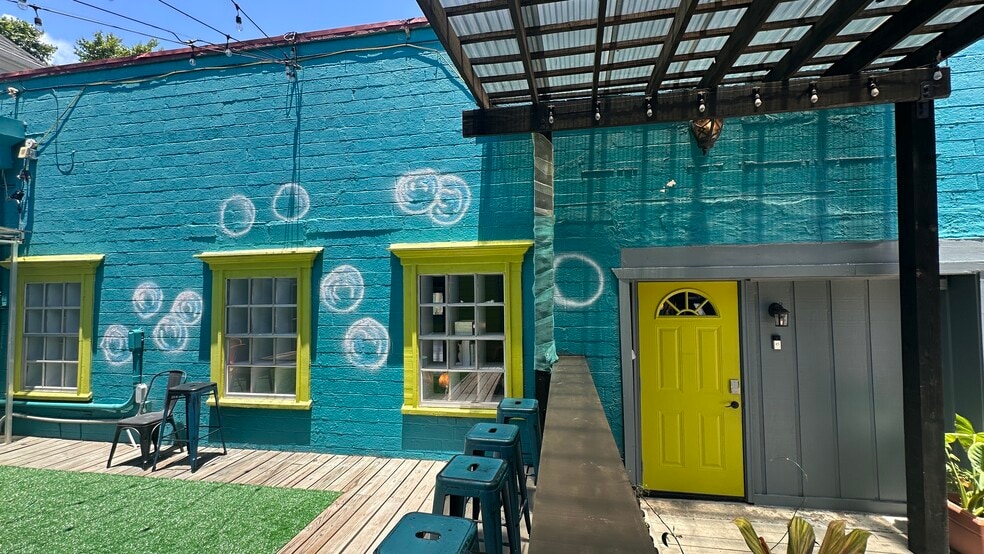 More Photos Of 508 Pecore St, Houston Freestanding For Lease