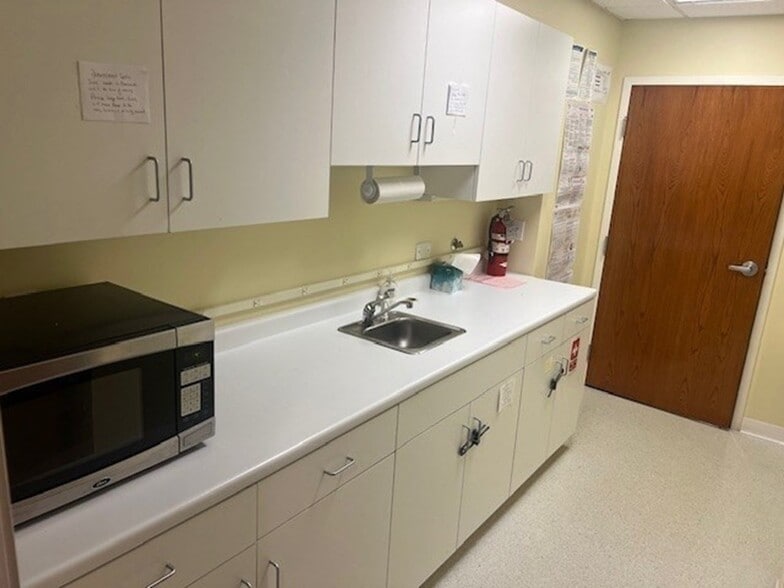 More Photos Of 92 Faunce Corner Rd, Dartmouth Office For Sale